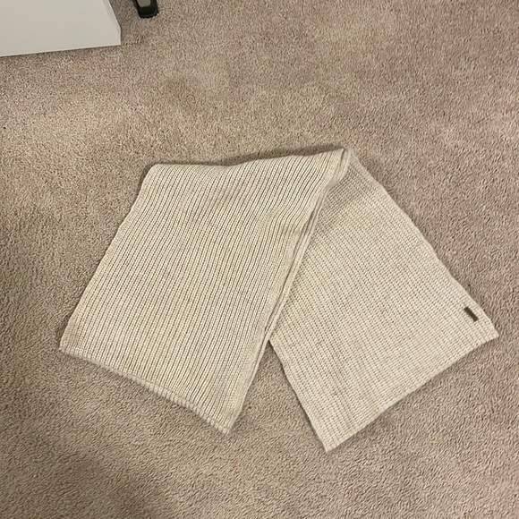 TOMS Infinity Scarf - Picture 5 of 5